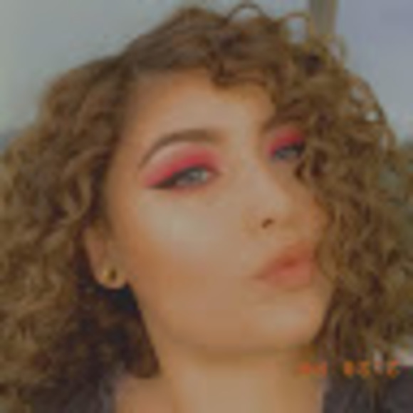 Meet your Posher, Tori - Picture 1 of 1